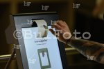 София -  Демонстрация на машинно гласуване в метростанция "Сердика"