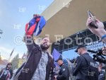 Напрежение пред Руския културен център в София: Граждани и представители на БОЕЦ горят руското знаме