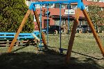 Жители, студенти и артисти преобразиха "семейните общежития" в Студентски град
