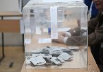 Президентският изборен ден започна спокойно в страната