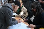 Президентският изборен ден започна спокойно в страната