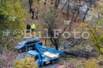 Паркирали и изоставени автомобили пречат да се отстранят опасни дървета и клони в софийския кв."Надежда"