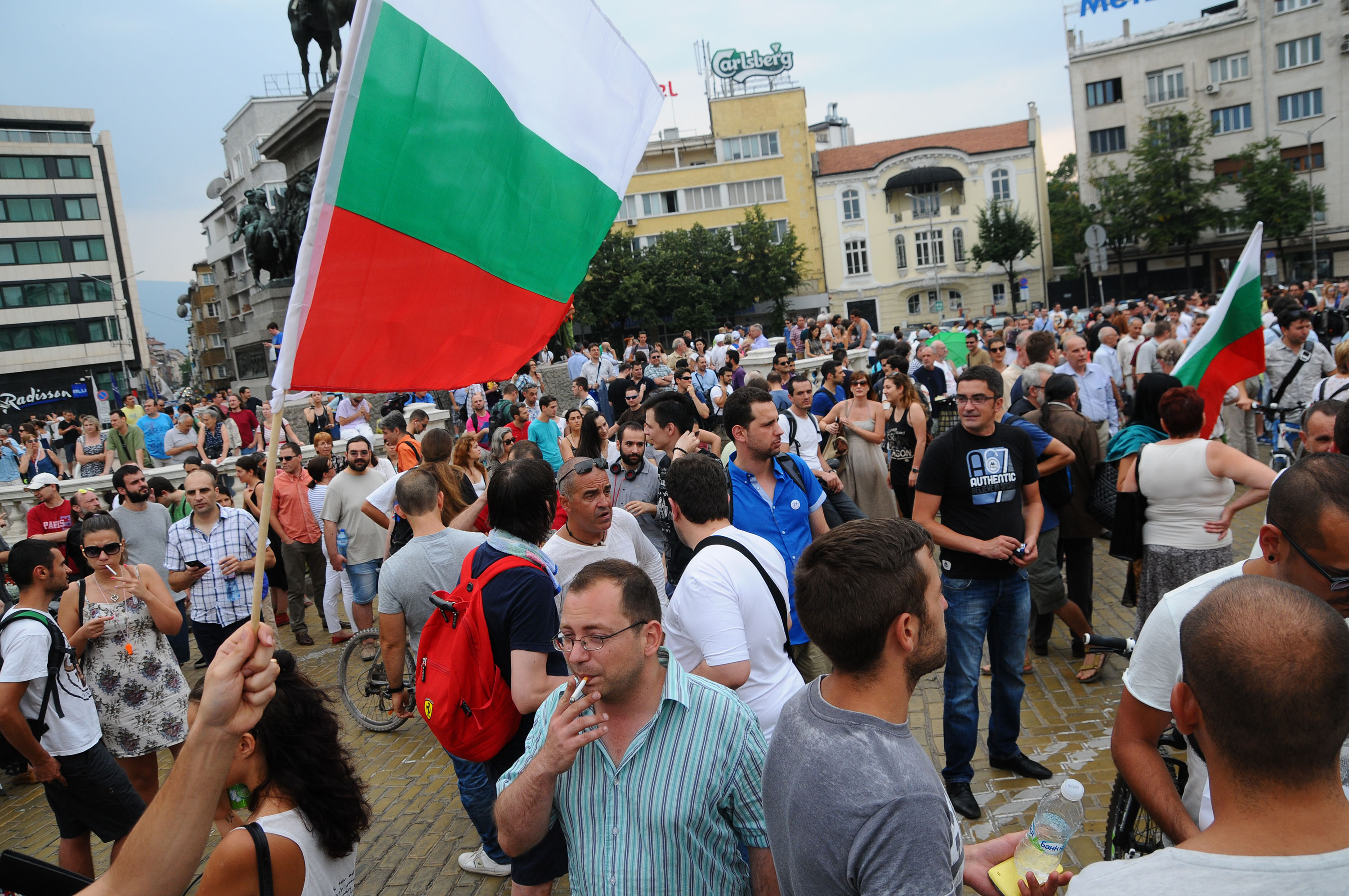 Протест пред Народното събрание срещу избора на Мая Манолова за омбудсман