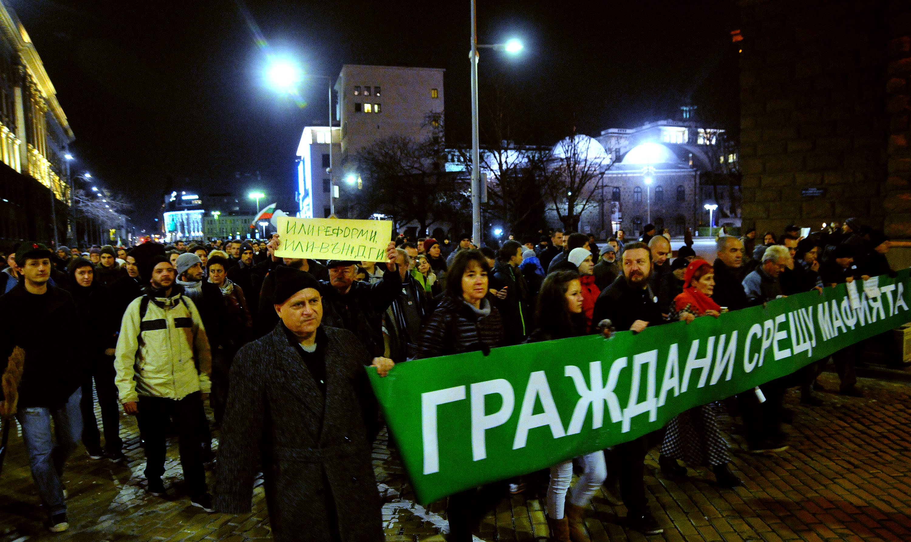 Съдии и граждани протестираха заедно срещу орязването на съдебната реформа