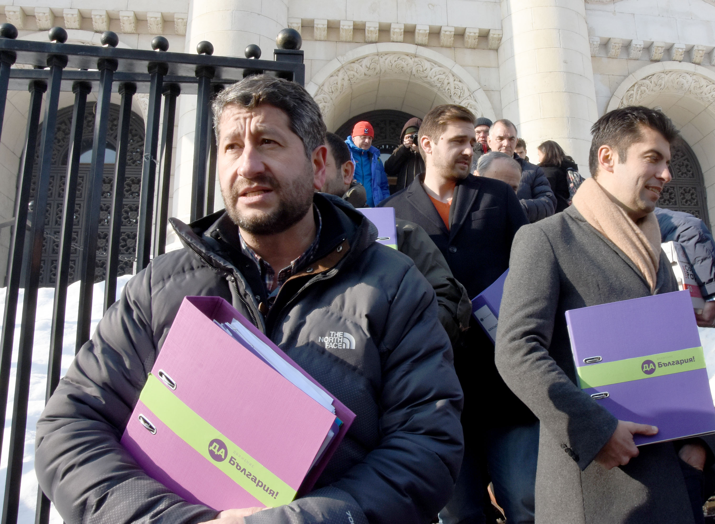 „Да, България“ внесе документи за регистрация в съда