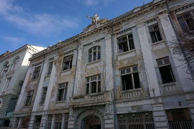 Сградата на бившата Софийска банка във Варна продължава да е в критично състояние