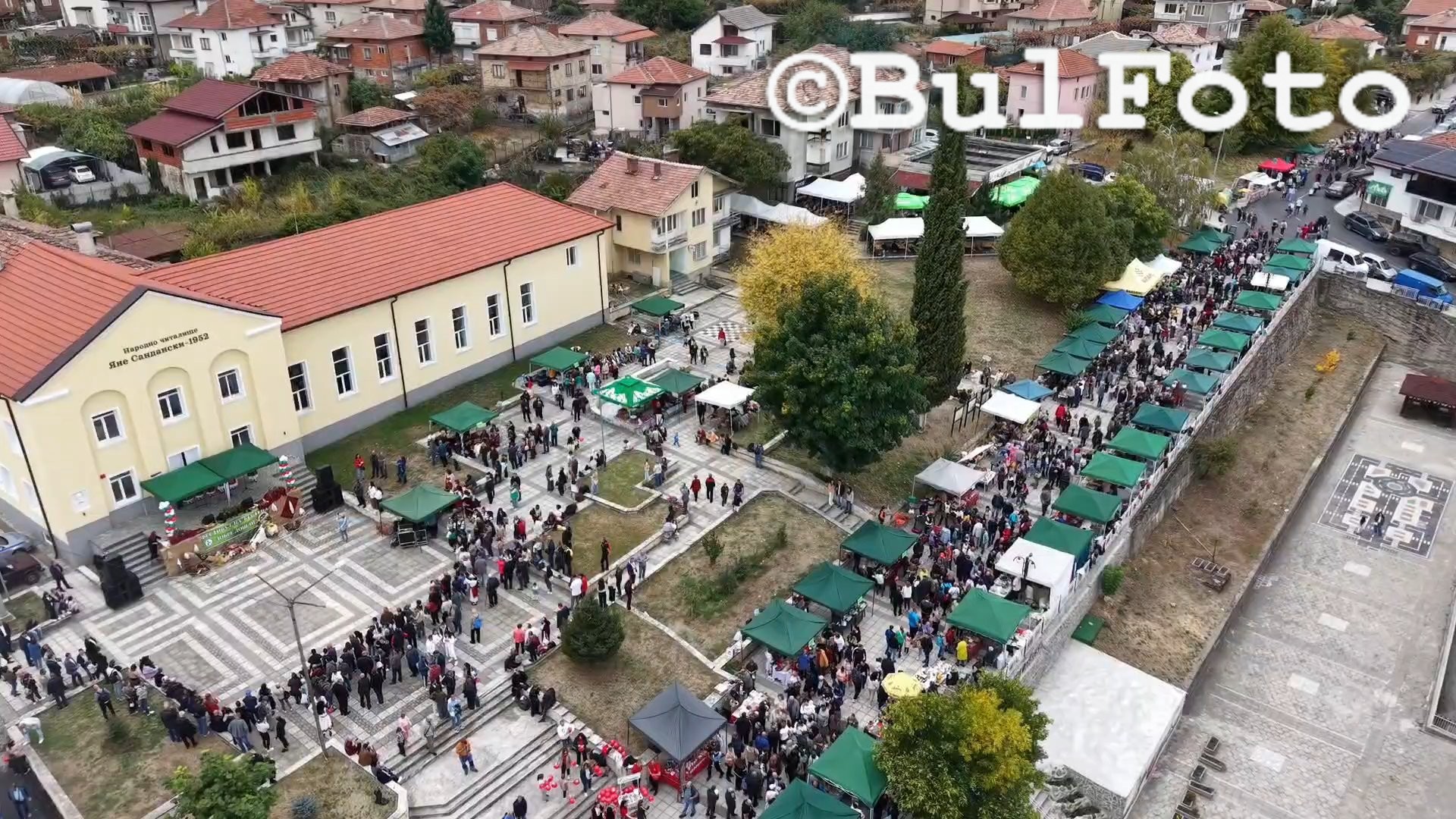 Фолклорът на Беласица изгря на Фестивала на кестена в петричкото село Коларово